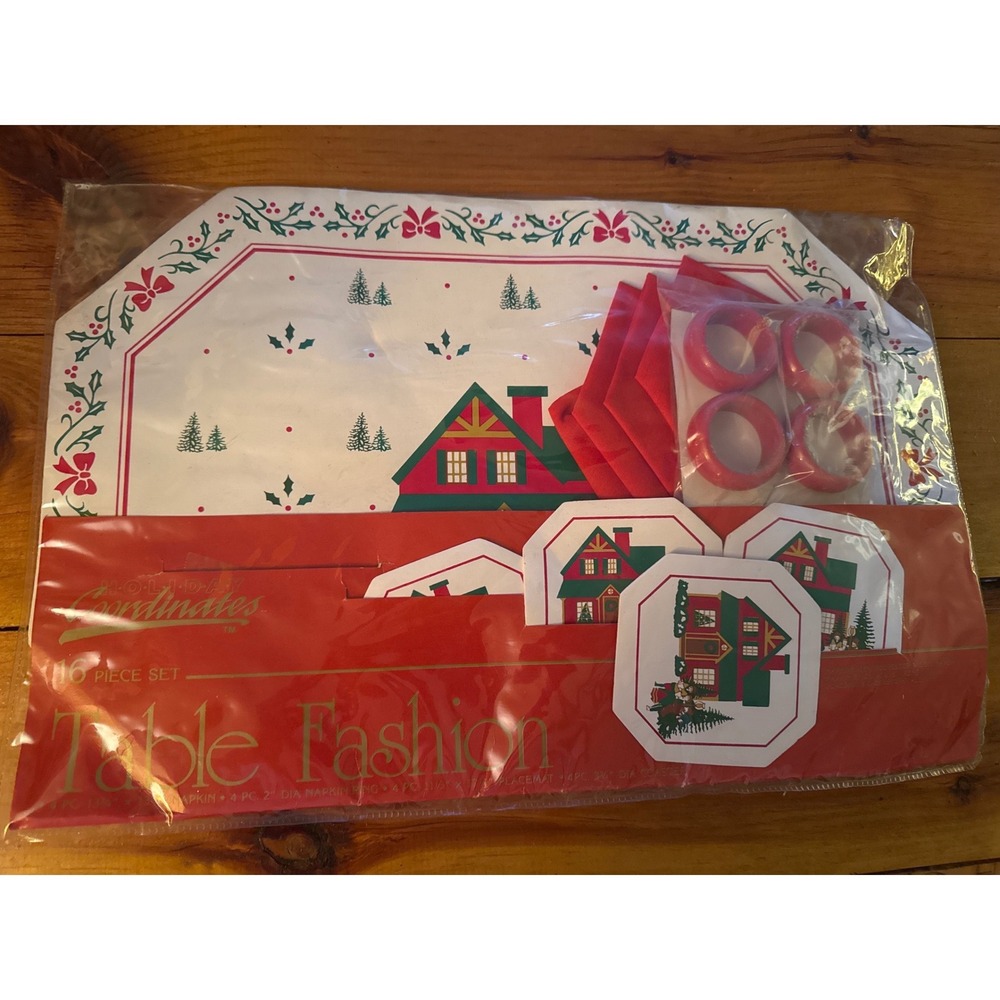 Vtg Holiday Coordinates Placemat
Table Settings Set 16 Pc Red Bows Holly NOS